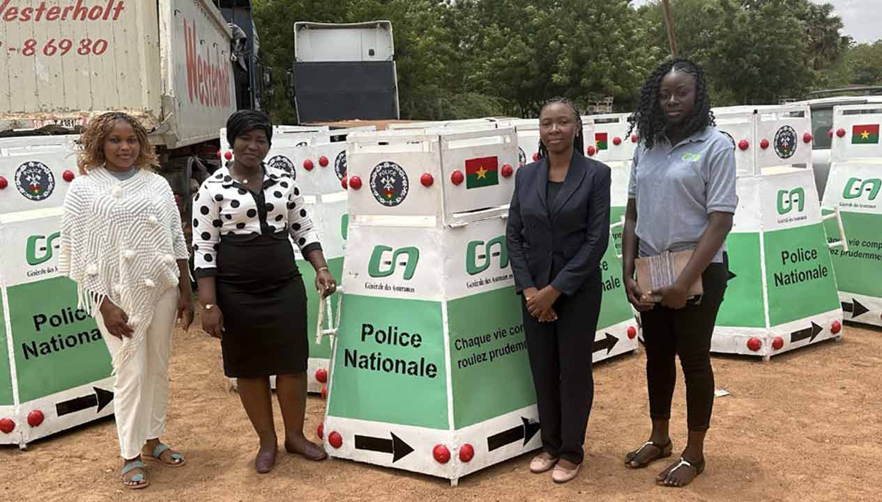 la Générale des Assurances fait un don de
ronds-points mobiles au Centre Régional de la Sécurité Routière